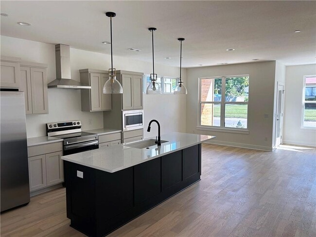 Photo - 608 N 6th St