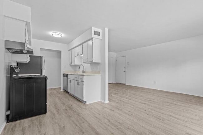 Photo - Carriage Park Apartments - Dearborn Height...