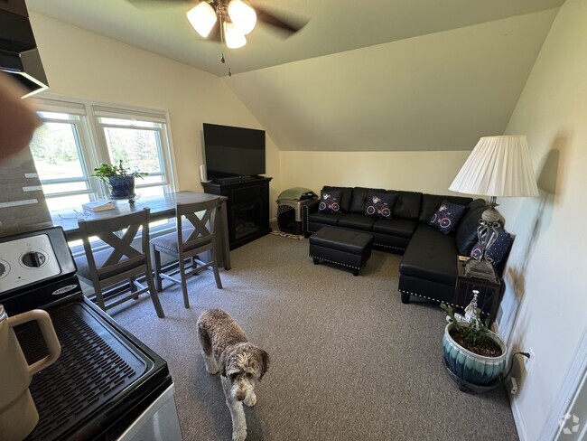Building Photo - 2732 S Hacker Rd Unit Upper level Rental