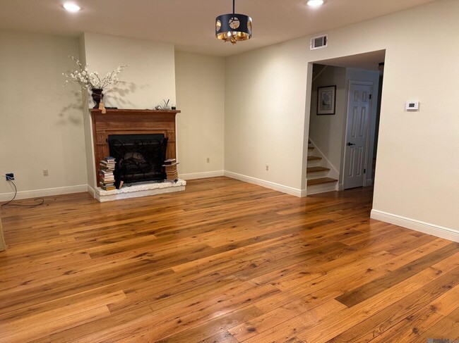 Photo - 10127 Runnymede Ave