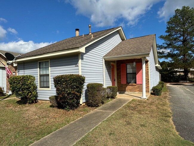 Hollow Wood Townhouse End Unit - Hollow Wood Townhouse End Unit