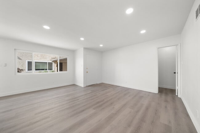 3444 E Wilton St Unidad 2