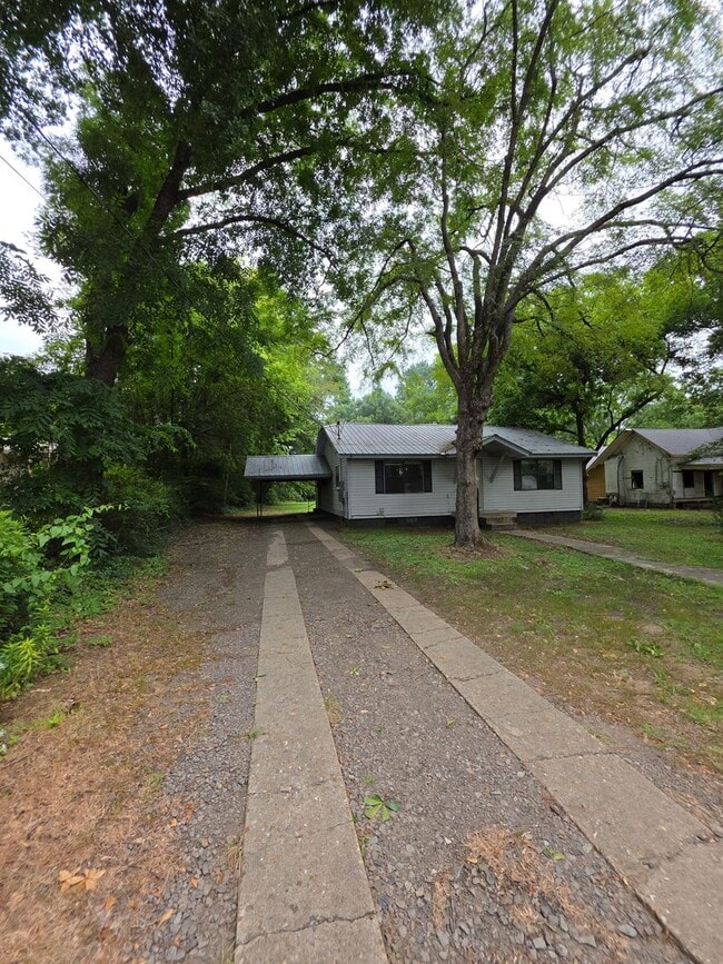 Photo - 808 NW 1st St