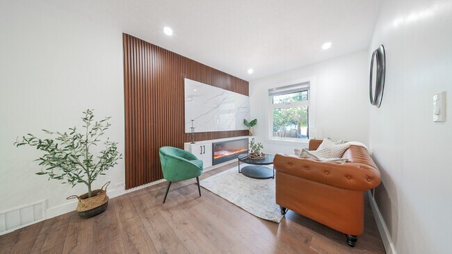 Photo - 800 Fleet Av