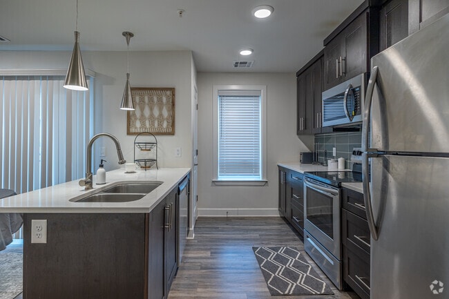 1BR, 1BA - Lucy Jane - 795SF