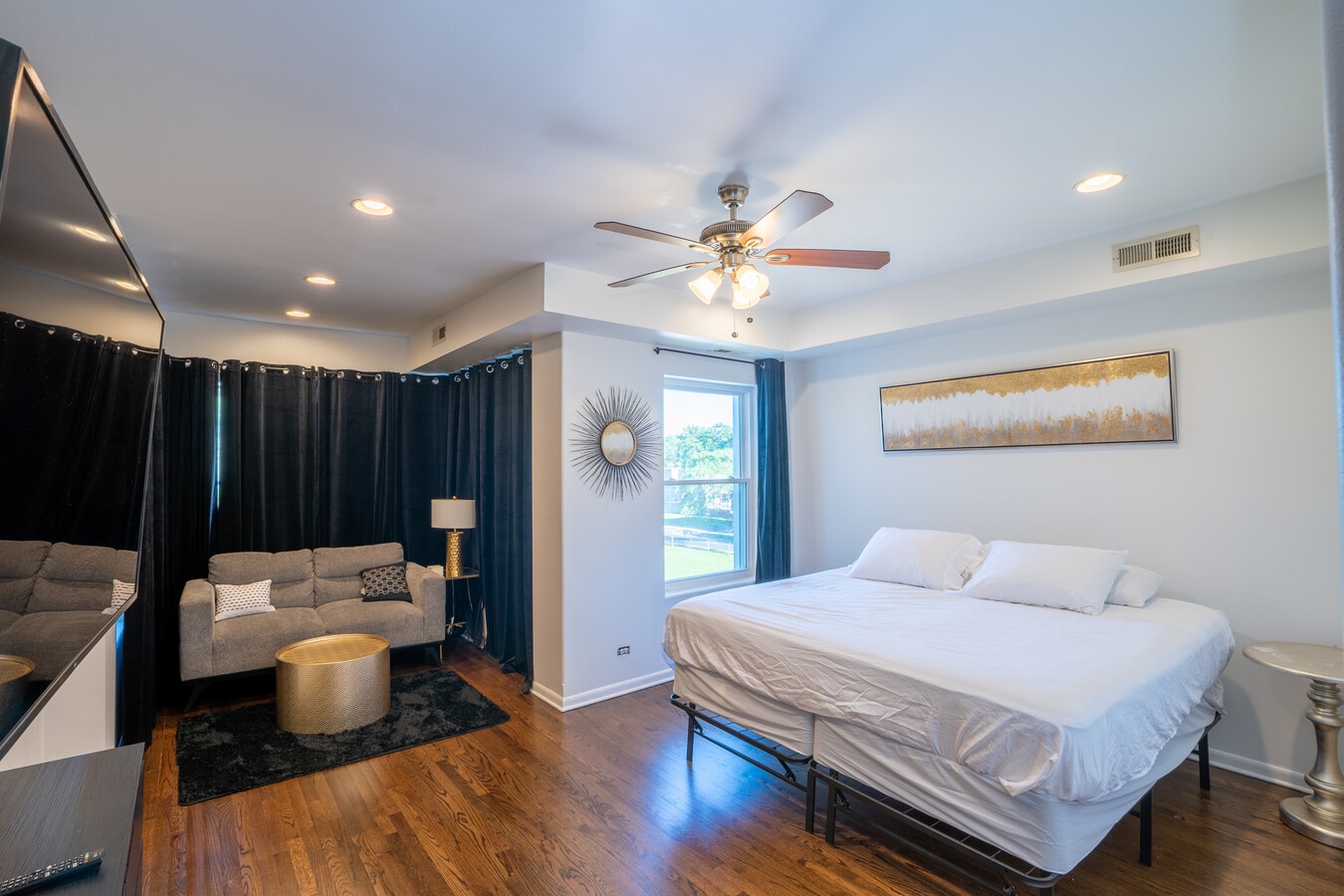 Master Bedroom - 6546 S Maryland Ave Unit 3