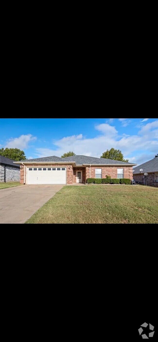 Building Photo - 1506 Clover Ln Rental