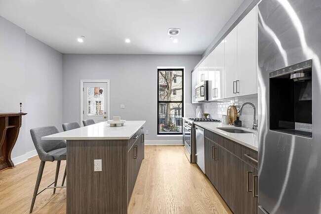 Photo - 307 W 136th St