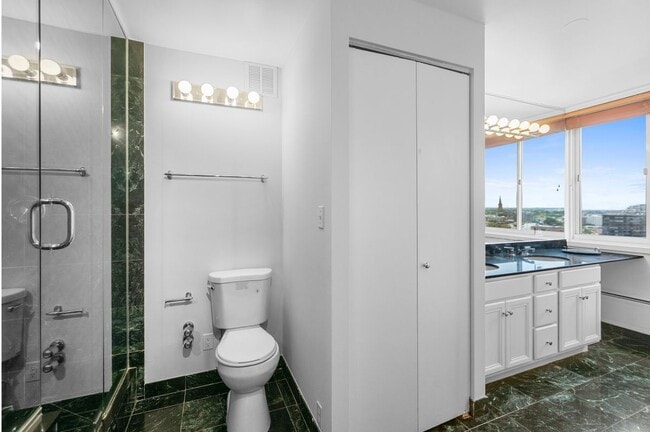 Photo - 1344 N Dearborn St