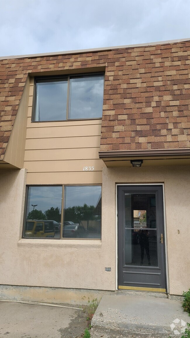 Building Photo - 1835 Mountain View Dr Rental