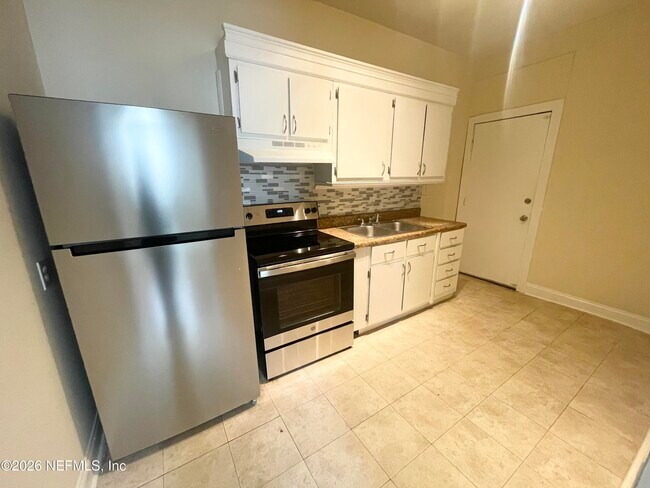 Photo - 2752 Herschel St Unit 2