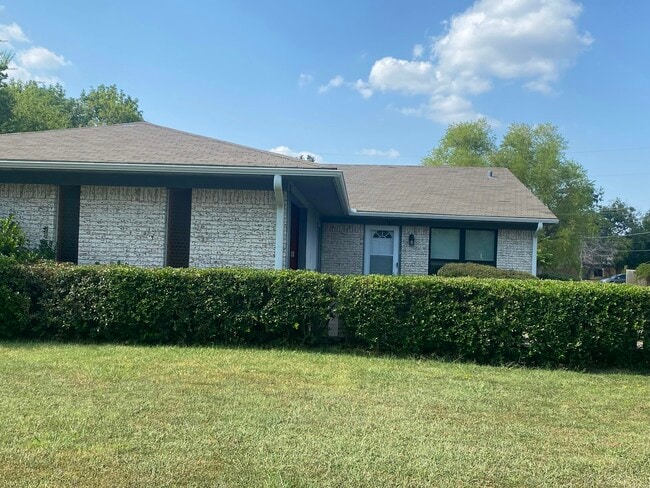 Building Photo - 2729 Mccarley Dr Rental