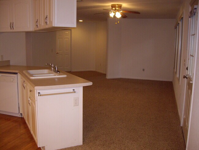 Photo - Beautiful 3 Bedroom, 2 Bathroom Home in Un...