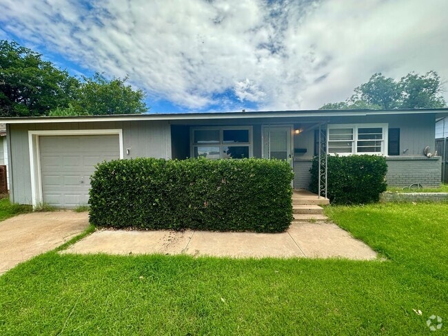 Building Photo - Cute 3-Bedroom in Central Lubbock! Rental
