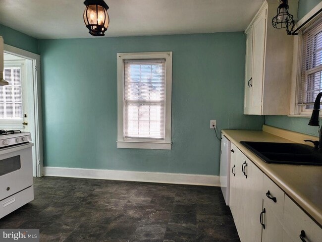 Photo - 114 N Pine St