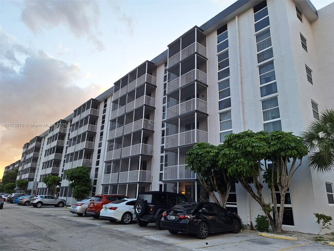 Photo - 16851 NE 23rd Ave Unidad B101 Rental