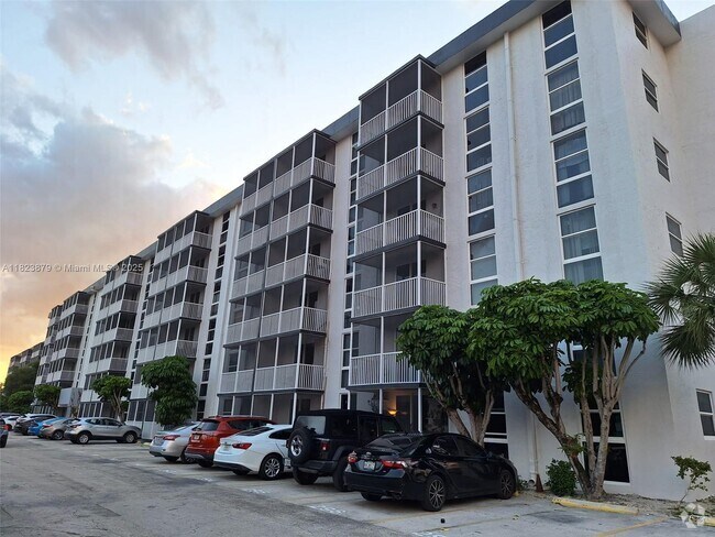Building Photo - 16851 NE 23rd Ave Unit B101 Rental