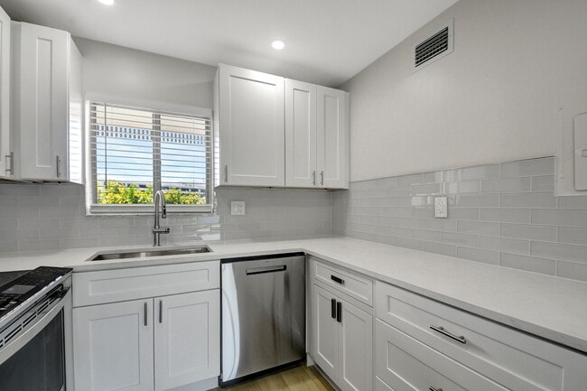 Photo - 300 Waterway Dr S
