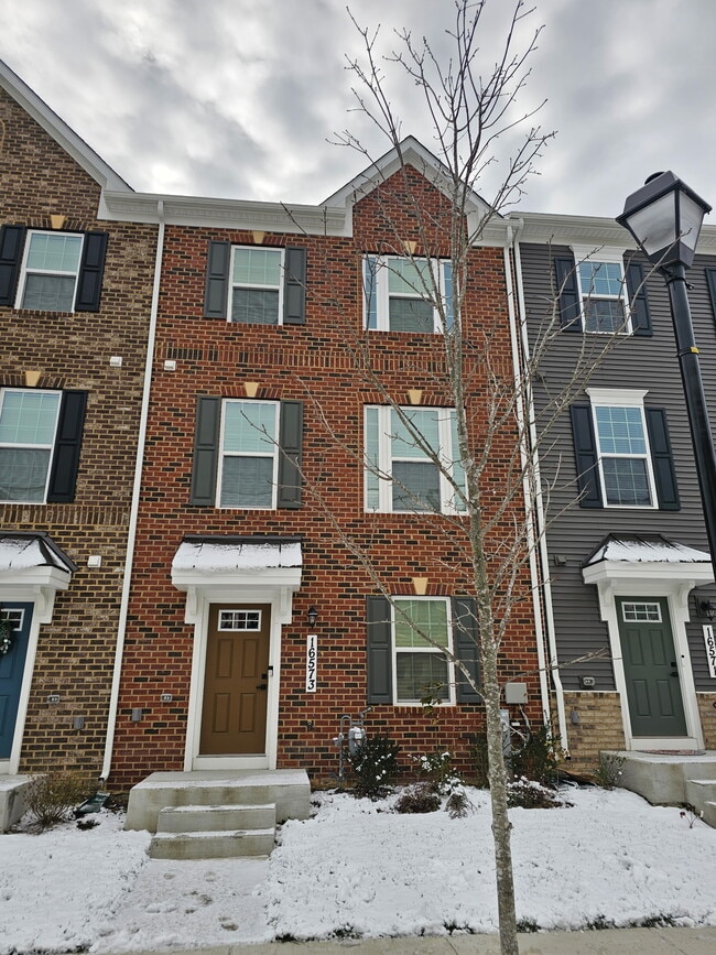 Photo - 16573 Fife Way