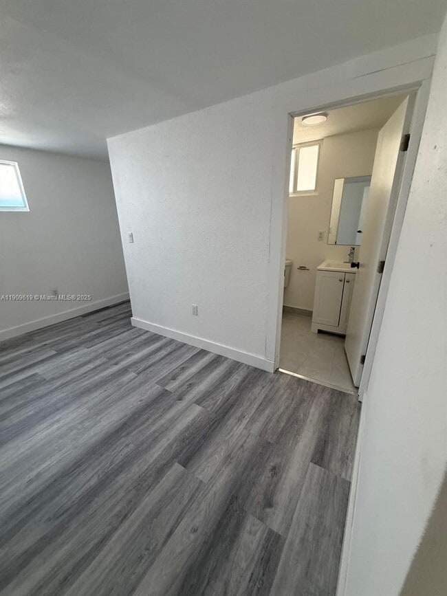 Building Photo - 6931 SW 24th Ct