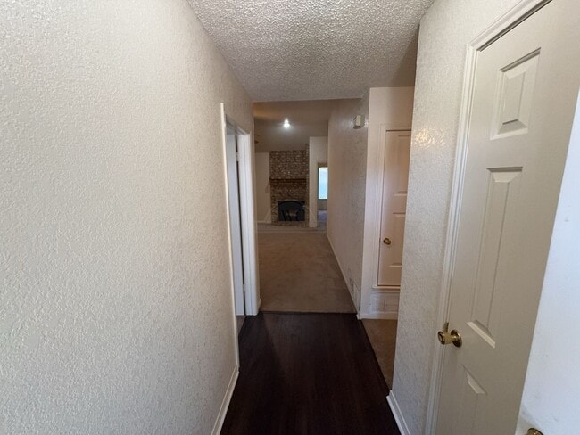 Photo - 4004 Riverrock Dr