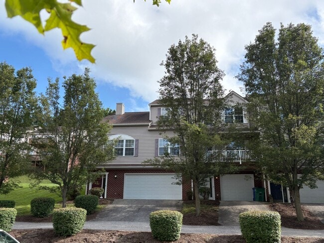 Photo - 630 Oak Tree Blvd NW