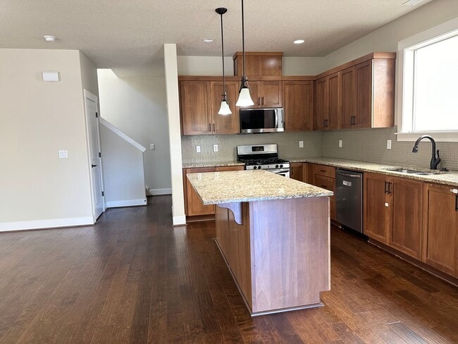 Photo - 4 Bedroom River Terrace Home!