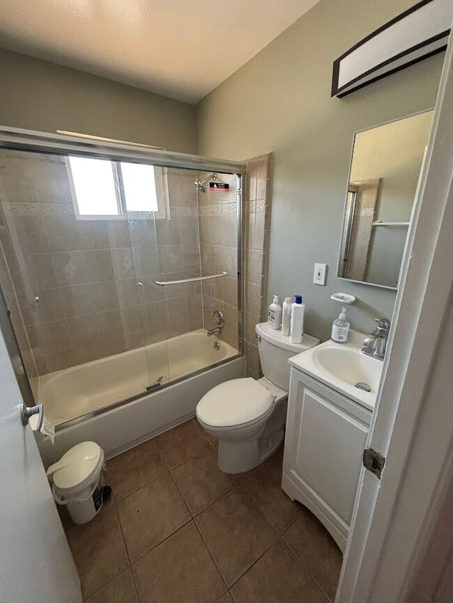 Photo - 990 Helen Ave Unidad 4