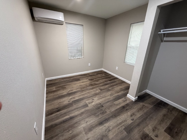 Photo - 303 E 7th St