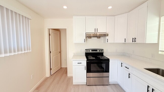 Photo - 494 Meek Ave