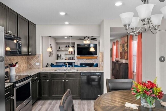 Photo - 19213 Zachary Taylor St