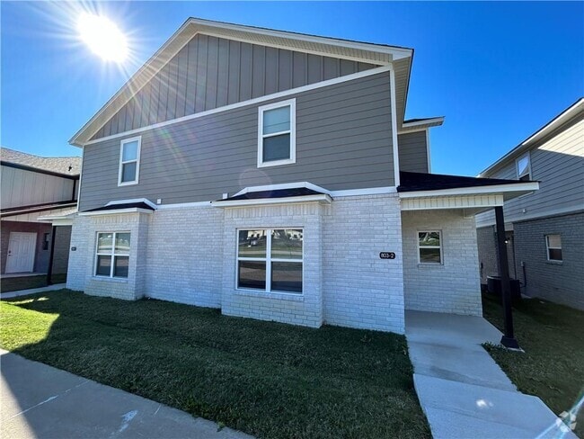Building Photo - 803 S Rupple Rd Rental