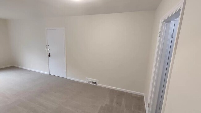 Photo - 211 Garden Ln