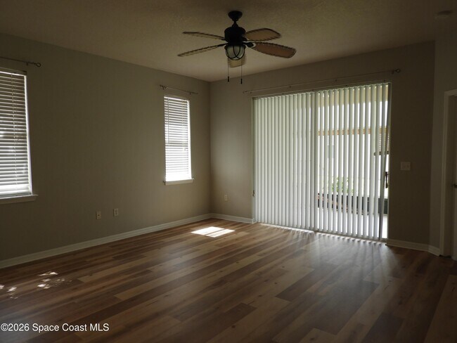 Photo - 552 Wedge Ct