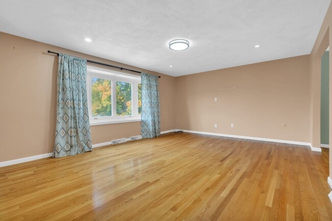Photo - 7 Briarwood Rd