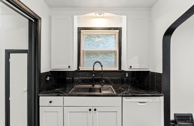 Building Photo - 10609 Stratman St