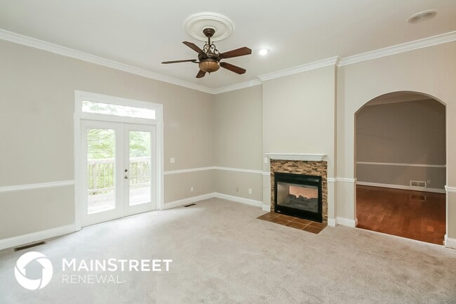 Photo - 130 Greenfield Cir