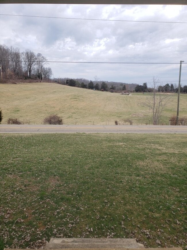 Photo - 4 Bedroom / 2 Bath Home  Kingsport, TN