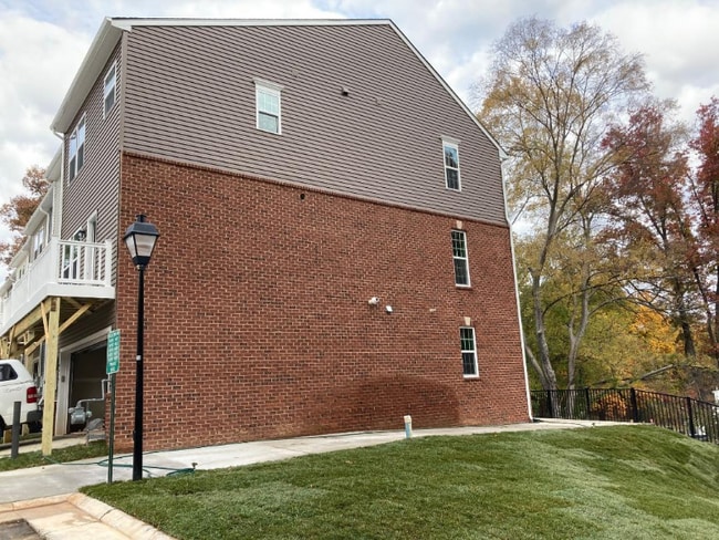 Photo - 4019 Holcomb Wy