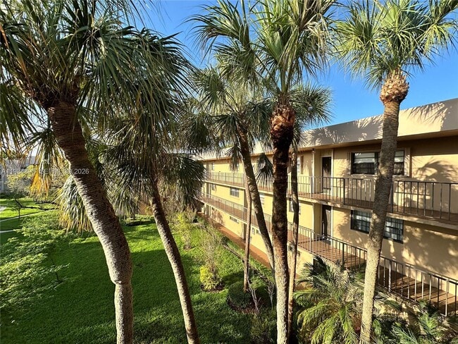 Building Photo - 10425 SW 112th Ave Unit 324