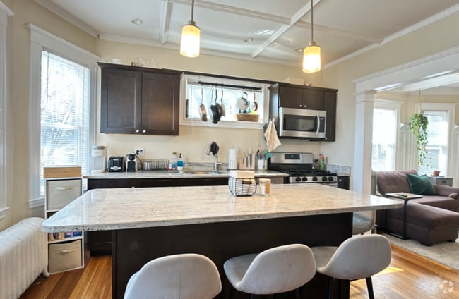 Building Photo - 3 Glenley Ter Unit 3 Rental