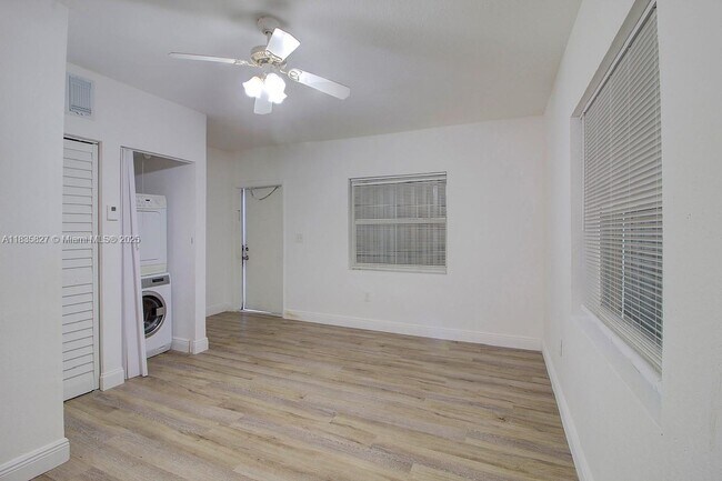 Photo - 8329 NW 5th Ave Unidad 1