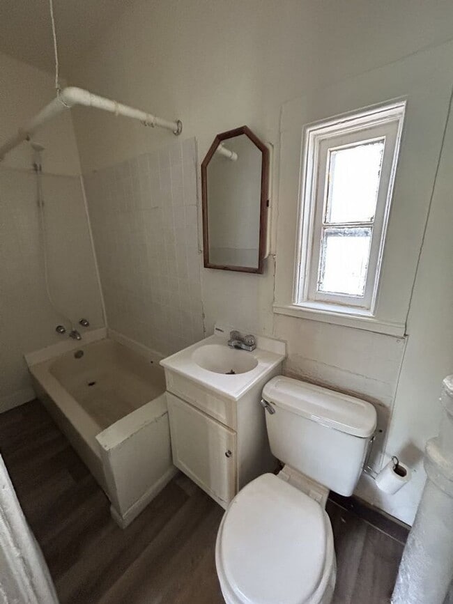 Photo - 2121 W Brown St