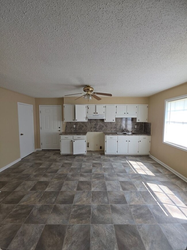 Photo - 1113 Ave 4 NE