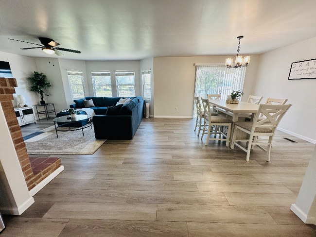 Photo - 2041 Linwood Cir