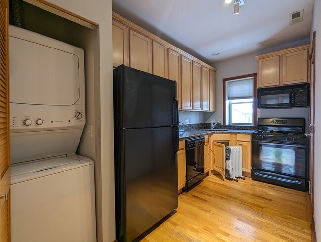 Building Photo - 3240 N Clifton Ave Unit 3248-3S