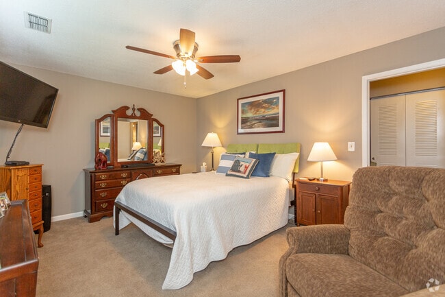 2BR, 2BA - 1,150 SF
