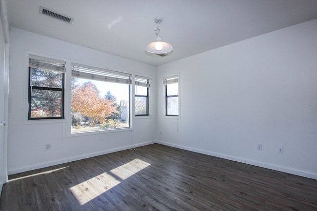 Photo - Cliff Rose - 3 Bedroom and 2 Bathroom