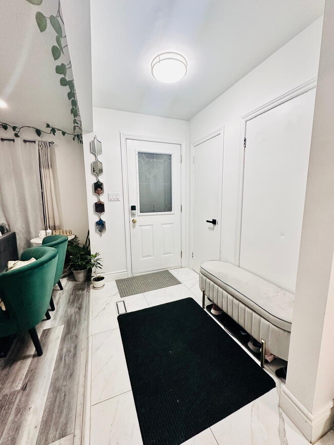 Photo - 3 BED - 1 BATH - HAMILTON - MAIN UNIT Unité 1