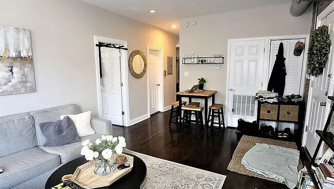 Photo - 2019 N Hoyne Ave Unit 2R